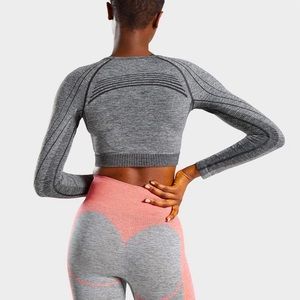 (NEW!!) GYMSHARK (UK) Black Amplify Crop Long Sleeve